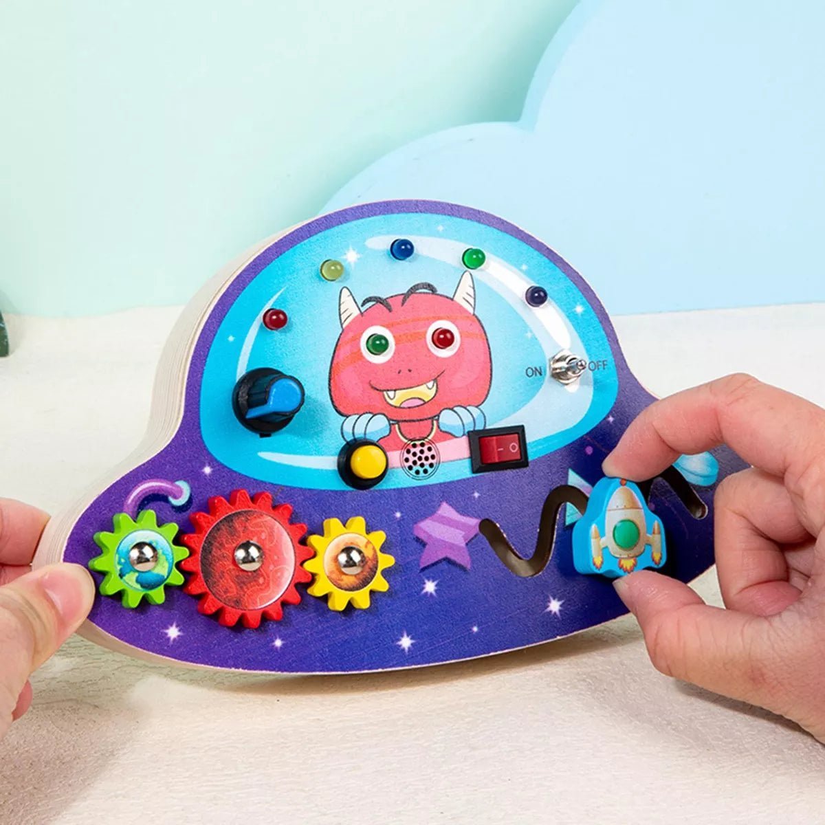 Tableau Montessori - BusyBoardCircuit™ - OVNI - L'Éveil des tout - petits