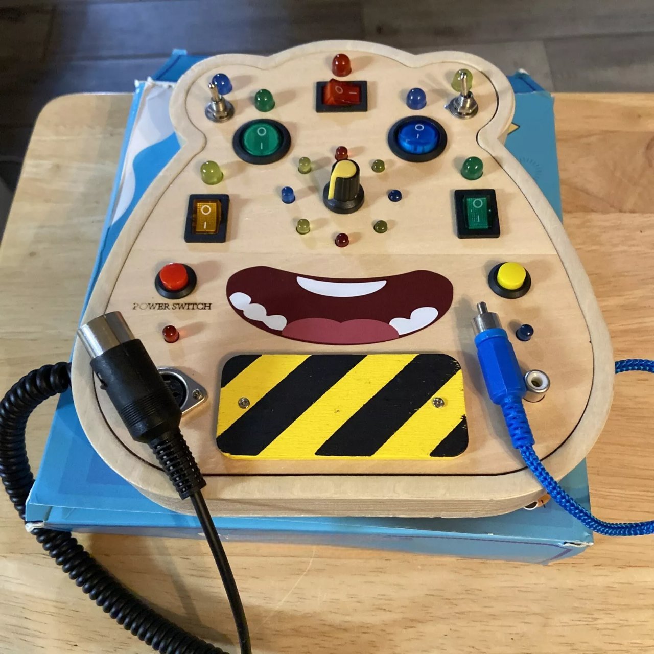 Tableau Montessori - BusyBoardCircuit™ - Visage - L'Éveil des tout - petits